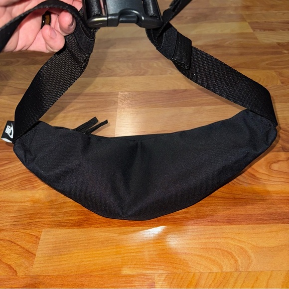 Nike Unisex Heritage Waist Bags Casual Black Run Gym Casual Hip-Bag NICE - Picture 3 of 13